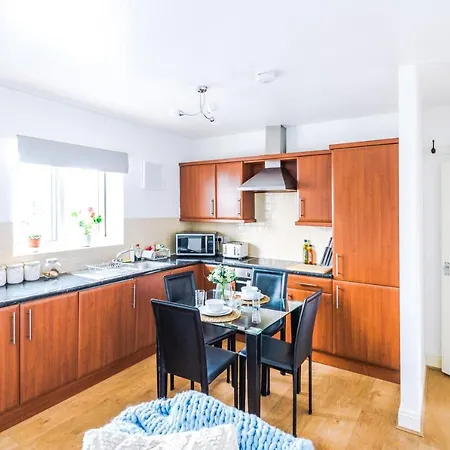 2 Bedroom Hosted By Mcr Dens *
