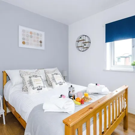 2 Bedroom Hosted By Mcr Dens Apartment *