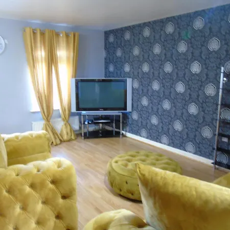 Apartment Swinton 3 Bedroom House Manchester