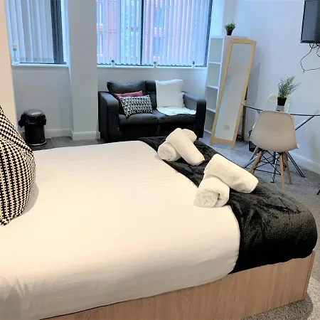 Luxury Central Sleeps 2 *