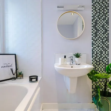 Rest & Recharge In Hulme By The City Centre * Manchester