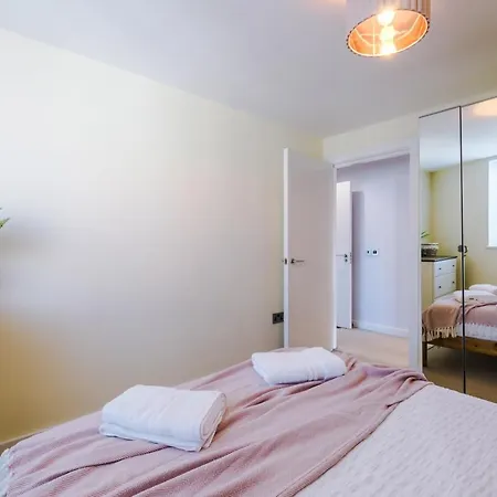 Rest & Recharge In Hulme By The City Centre * Manchester