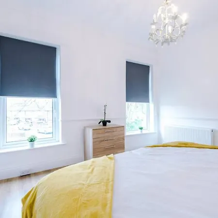 Διαμέρισμα Kharma House - 5 Bed Sleeps 9 *