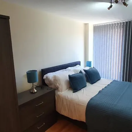 Centre 1 Bed Sofa Bed Apartment *