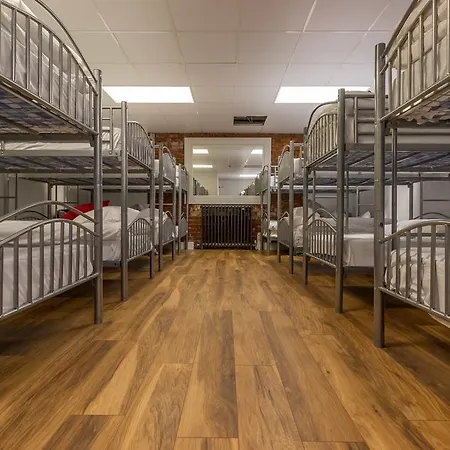 Hostel Ashton House *