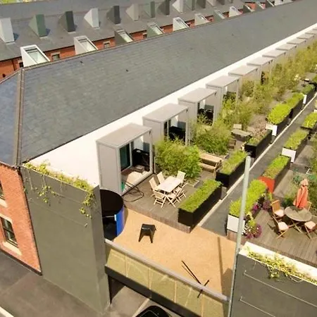 Designer House And Garden With Parking Apartment
