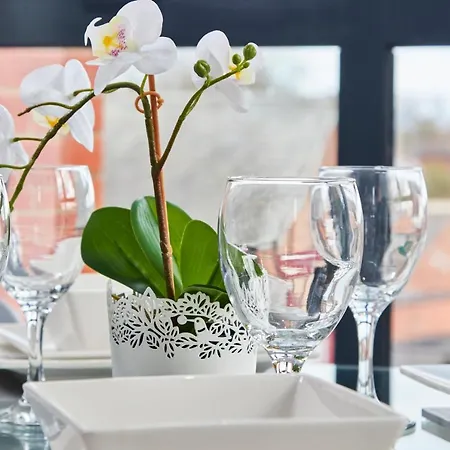 The Exquisite Gem - Great Location - Parking Манчестер