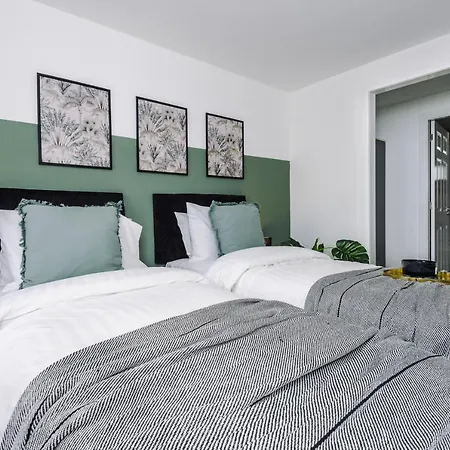 Rest & Recharge At The Orange Grove Apartment Manchester