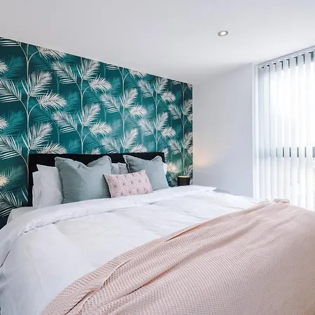 Rest & Recharge At The Orange Grove Apartment *