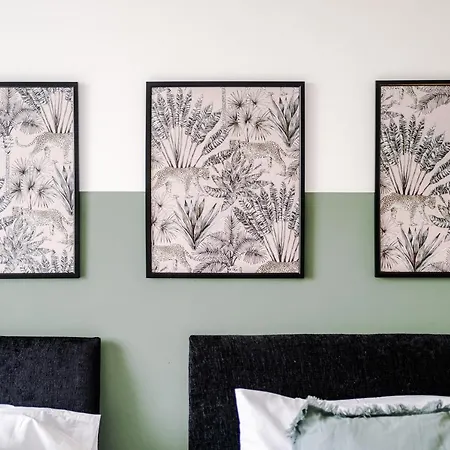 Rest & Recharge At The Orange Grove Apartment Manchester