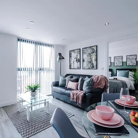 Rest & Recharge At The Orange Grove Apartment *