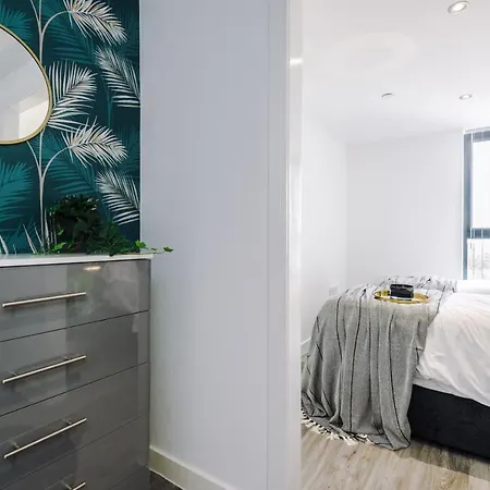 Rest & Recharge At The Orange Grove Apartment Manchester