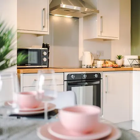 Rest & Recharge At The Orange Grove Apartment *