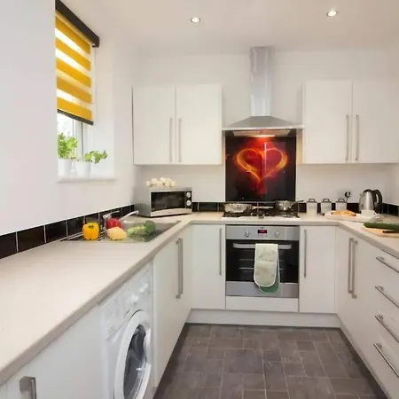 Holiday home Beautiful Large Modern - Parking - Sleeps 7 Manchester