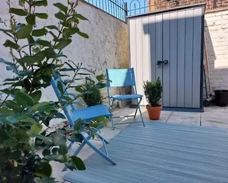 Corner House, Sleeps 8 In 4 Bedrooms, Near Train Station, Great Value! *