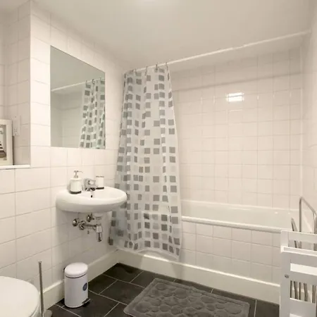 Modern Fresh 2bd Apt Close To Centre And Uni-slps5 Apartment Manchester