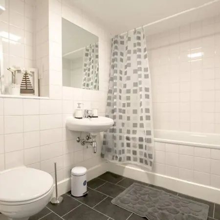 Apartment Modern Fresh 2bd Apt Close To Centre And Uni-slps5 *