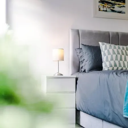 Stunning Refurbished House - Free Wifi - Sleeps 5 Manchester