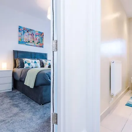 Stunning Refurbished House - Free Wifi - Sleeps 5 Manchester
