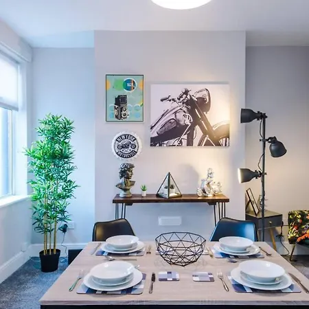 Stunning Refurbished House - Free Wifi - Sleeps 5 Manchester