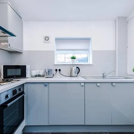 Stunning Refurbished House - Free Wifi - Sleeps 5 Holiday home