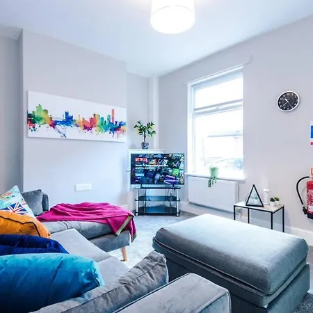 Stunning Refurbished House - Free Wifi - Sleeps 5 Manchester