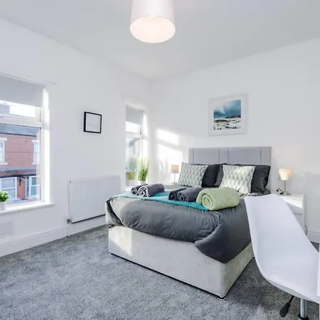 Holiday home Stunning Refurbished House - Free Wifi - Sleeps 5 Manchester