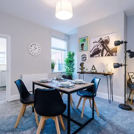 Stunning Refurbished House - Free Wifi - Sleeps 5 Manchester