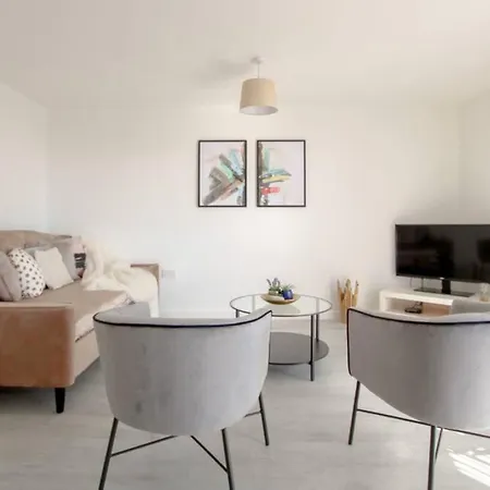 Apartment Modern Fresh 2bd Apt Close To Centre And Uni-slps5 *