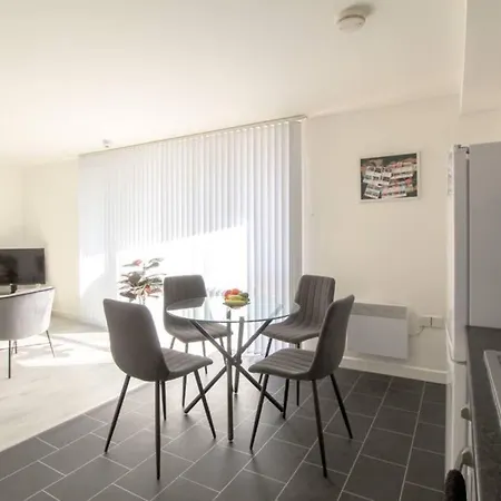 Modern Fresh 2bd Apt Close To Centre And Uni-slps5 *