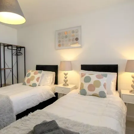 Apartment Modern Fresh 2bd Apt Close To Centre And Uni-slps5 Manchester