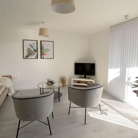 Modern Fresh 2bd Apt Close To Centre And Uni-slps5 Apartment