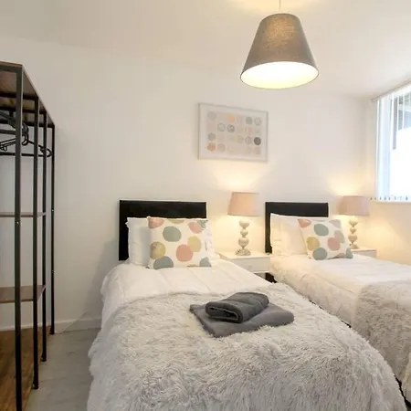 Apartment Modern Fresh 2bd Apt Close To Centre And Uni-slps5 Manchester