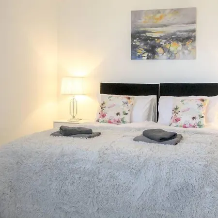 Modern Fresh 2bd Apt Close To Centre And Uni-slps5 Apartment