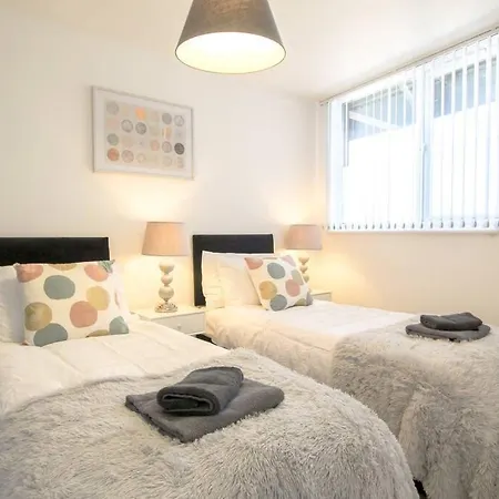 Modern Fresh 2bd Apt Close To Centre And Uni-slps5 Manchester
