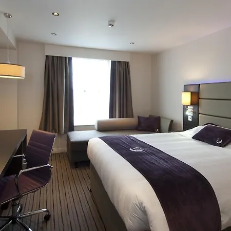 Premier Manchester - Swinton 3*