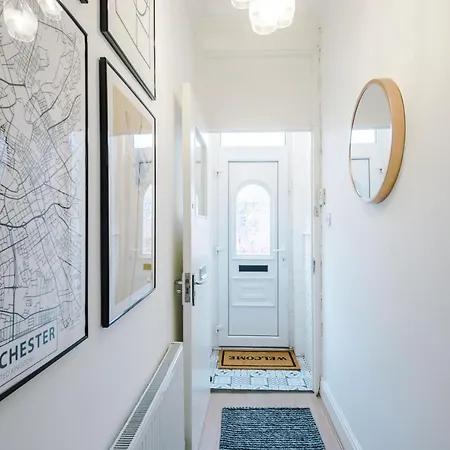 R&r Nr Mediacity 4 Bedrms, 6 Beds, Free Parking Holiday home *