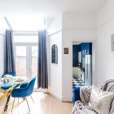 R&r Nr Mediacity 4 Bedrms, 6 Beds, Free Parking Holiday home *