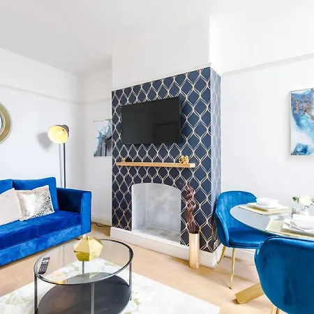 R&r Nr Mediacity 4 Bedrms, 6 Beds, Free Parking * Manchester