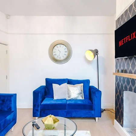 Holiday home R&r Nr Mediacity 4 Bedrms, 6 Beds, Free Parking *