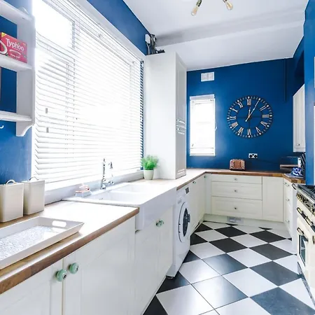 Holiday home R&r Nr Mediacity 4 Bedrms, 6 Beds, Free Parking