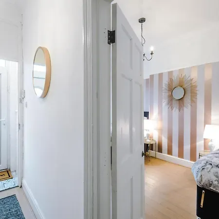 R&r Nr Mediacity 4 Bedrms, 6 Beds, Free Parking