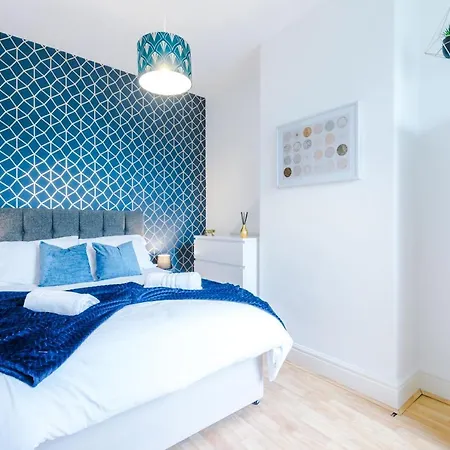 Holiday home R&r Nr Mediacity 4 Bedrms, 6 Beds, Free Parking
