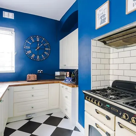 R&r Nr Mediacity 4 Bedrms, 6 Beds, Free Parking Holiday home *