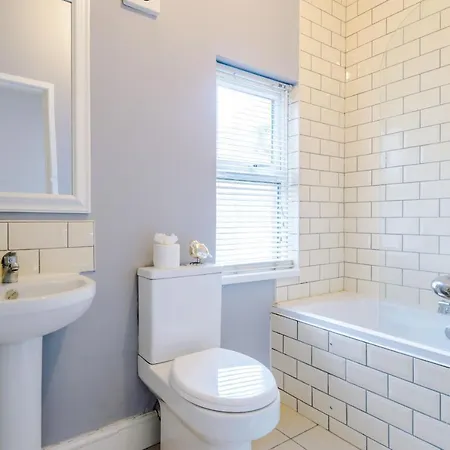 R&r Nr Mediacity 4 Bedrms, 6 Beds, Free Parking