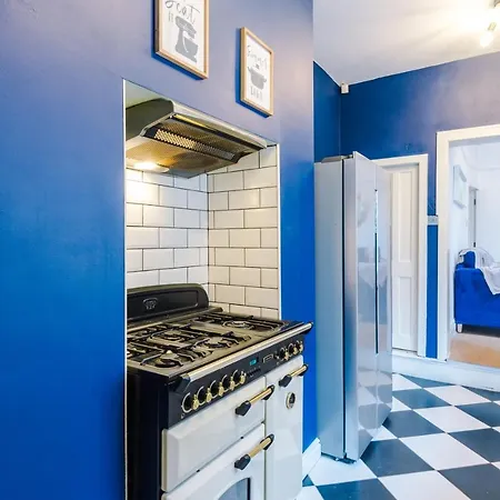 R&r Nr Mediacity 4 Bedrms, 6 Beds, Free Parking Holiday home *