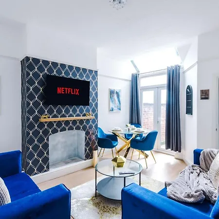 Holiday home R&r Nr Mediacity 4 Bedrms, 6 Beds, Free Parking