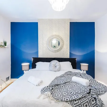 R&r Nr Mediacity 4 Bedrms, 6 Beds, Free Parking Holiday home Manchester