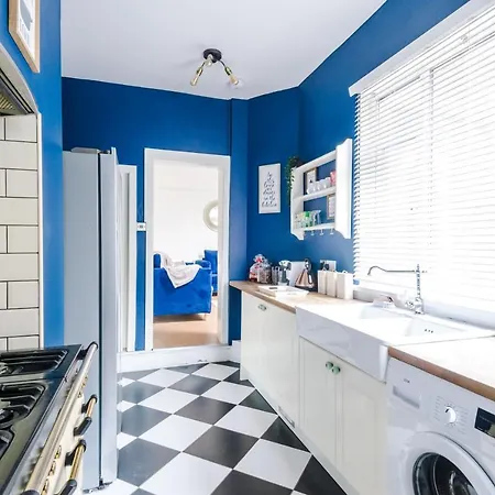 R&r Nr Mediacity 4 Bedrms, 6 Beds, Free Parking Manchester
