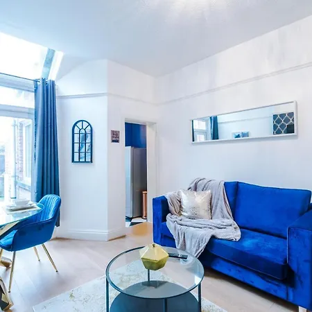 Holiday home R&r Nr Mediacity 4 Bedrms, 6 Beds, Free Parking Manchester